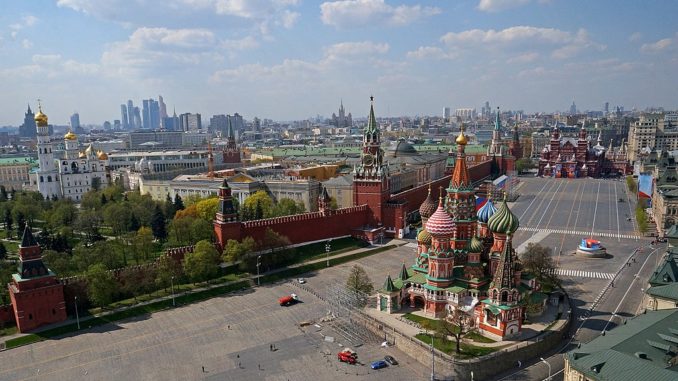 Het Kremlin en het Rode Plein in Moskou (Foto: Mos.ru, Wikimedia Commons)