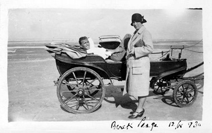 Max Blecher op het strand van Berck, Normandië, 12 april 1930 (Foto: persoonlijk archief Max Blecher)