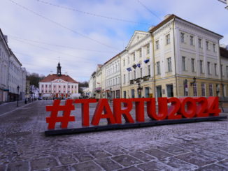 Het centrale stadsplein van Tartu (Foto: Bram Jongejan)